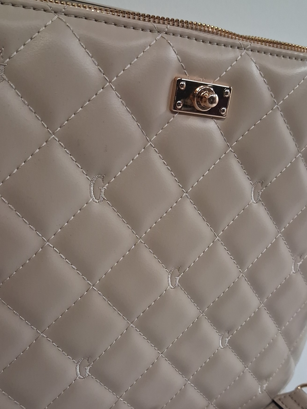 NWT Womens GUESS Ramona Bag, Color- Latte With Gold Hardware - Picture 6 of 6